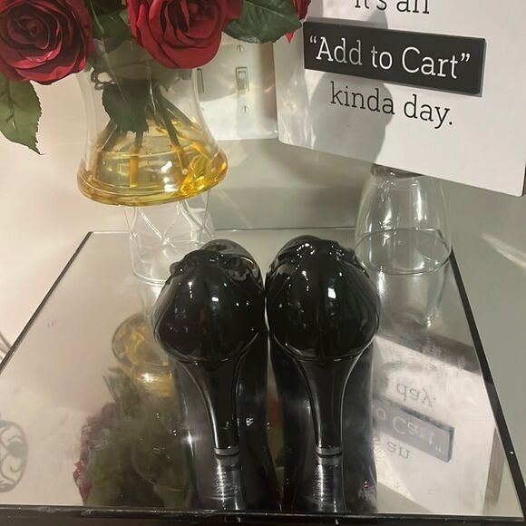 LADIES Stuart Weitzman Heels - Picture 3 of 9